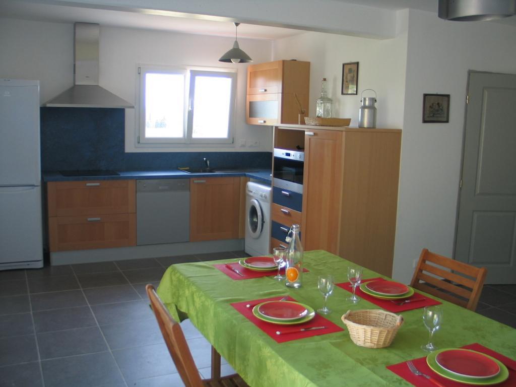 Les Romarins Appartement Aigne  Kamer foto