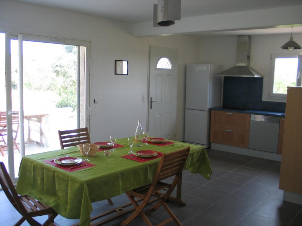 Les Romarins Appartement Aigne  Kamer foto